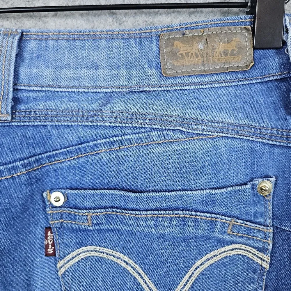 Levi Strauss Flatters & Flaunts Women's Skinny Leg 29x32 ACTUAL 30x30 Blue Jeans